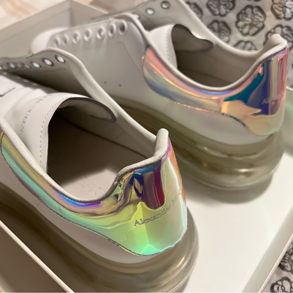 White Shock pink Oversized rubber sole. The sneaker comes with two shoelaces